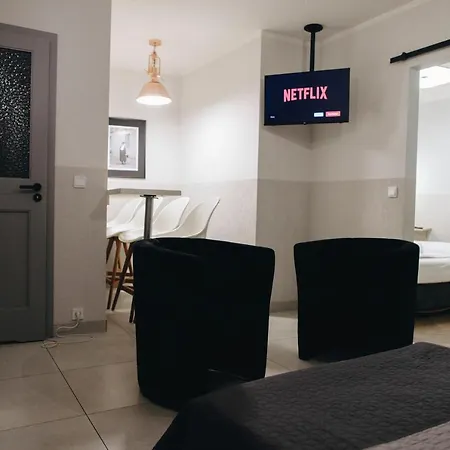 M7 Main Square With Free Parking Friends Escape